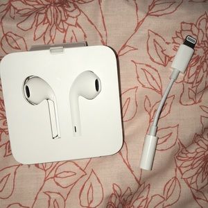 Apple EarPods and Lightning to Headphone Adapter